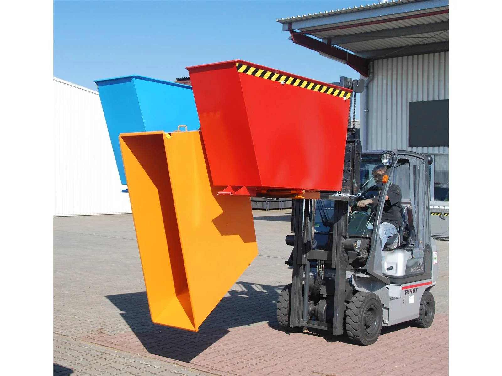 Contenitore ribaltabile TRIO 3 × 0,6 m³, 1665 × 1675 × 1000 mm, con 3 compartimenti per carrello elevatore.