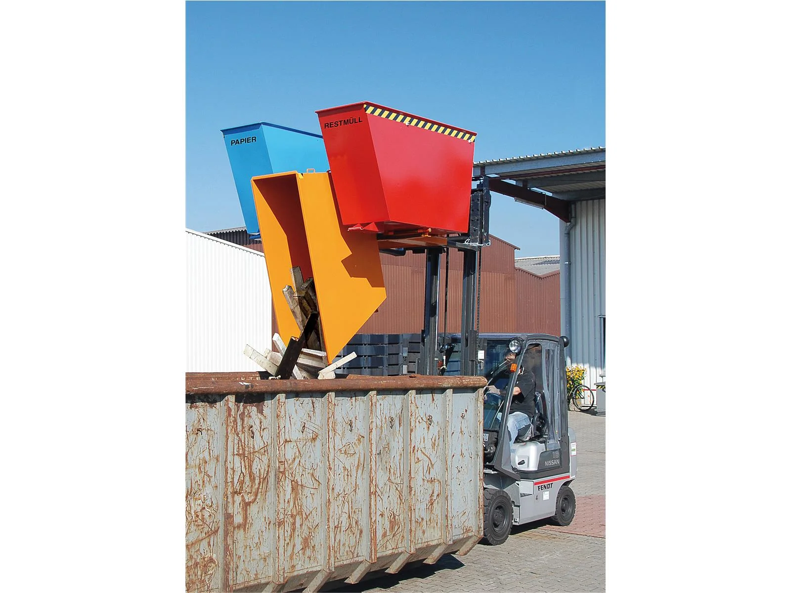 Contenitore ribaltabile TRIO 3 × 0,6 m³, 1665 × 1675 × 1000 mm, con 3 compartimenti per carrello elevatore.