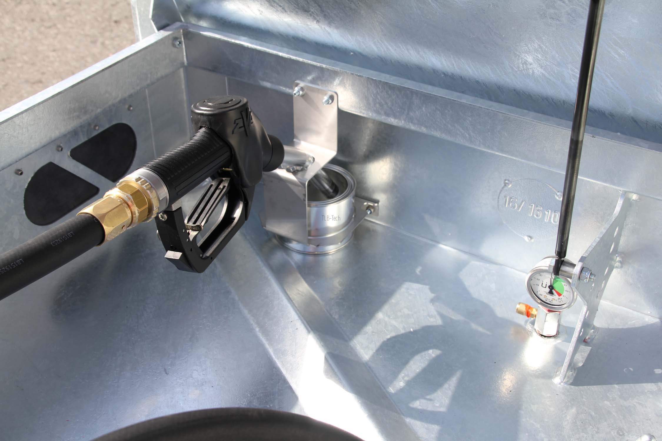 Kraftstoffcontainer Quadro-CV Mobile Tankstelle 330 Liter Benzin Elektropumpe 230V