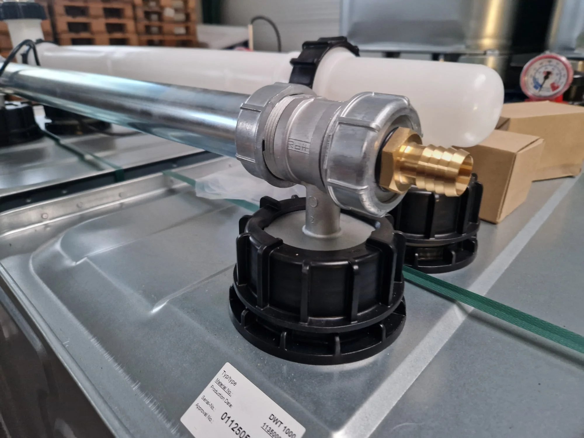 2000 Liter Hoftankstelle – Doppelwandige Komplettanlage mit wählbarer Pumpentechnik analogem Zählwerk 8m Abgabeschlauch