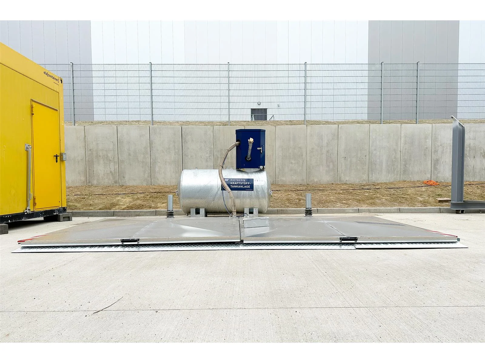 Punto di rifornimento carburante KAP-ECO – allestimento esterno – pacchetto completo