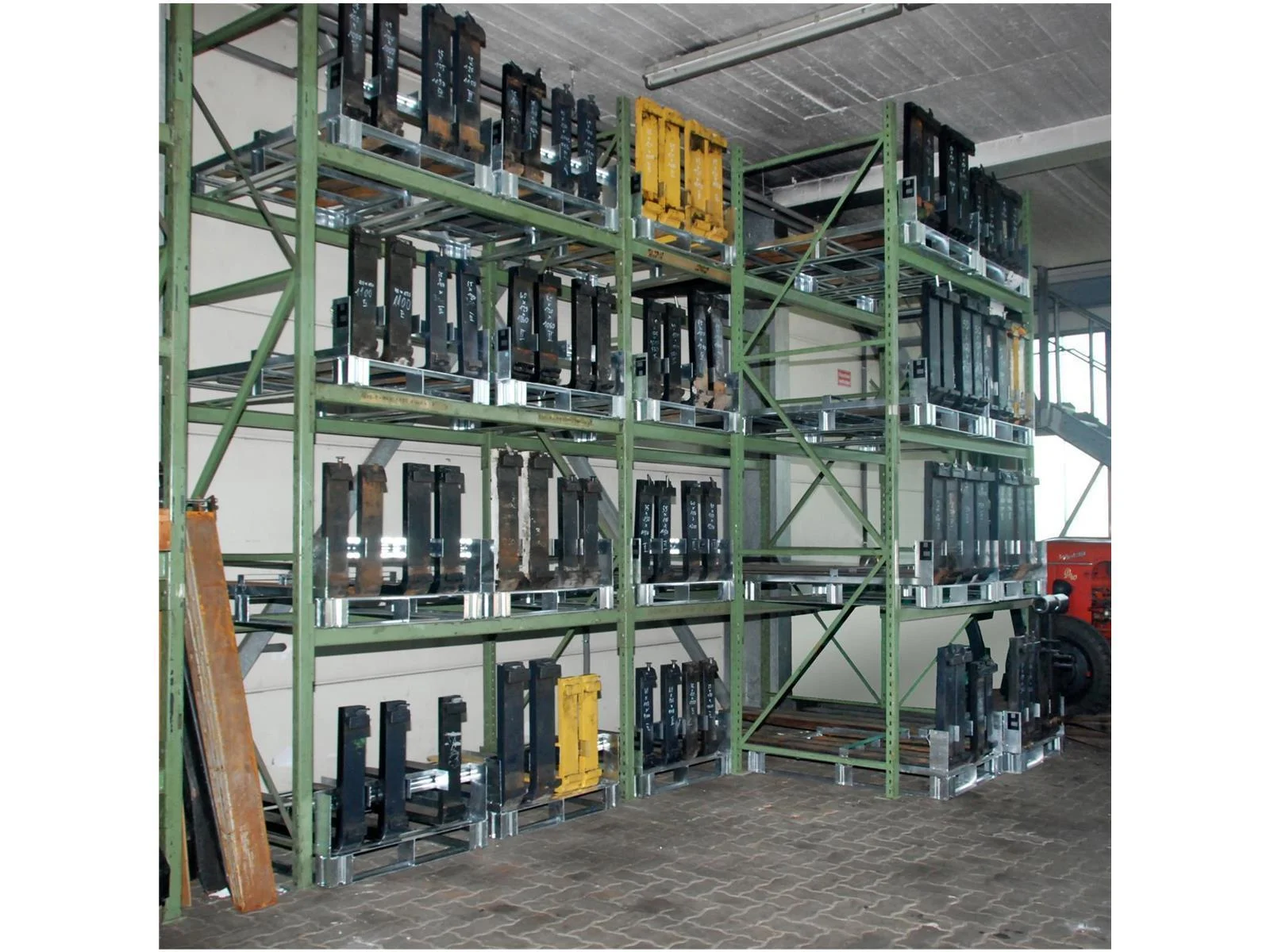 Pallet con alloggiamenti per forche
8 alloggiamenti per forche