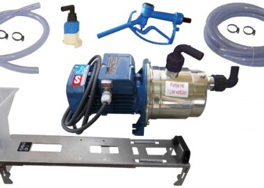 SAMOA Bluematic maxi tipo E versione fusto in PVC con pistola in PVC, kit pompa AdBlue® della serie Bluematic maxi, senza contalitri, Kraftstoffpumpe, Elektropumpe, Zapfpistole, Schläuche, Montagegestell