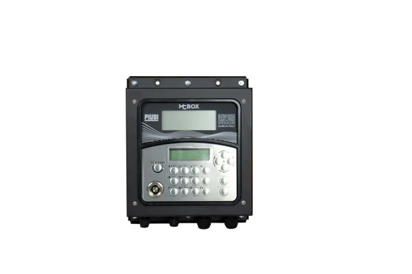 PIUSI MCBOX 12/24 V AGILIS – Centralina gestione carburante per 250 utenti, robust mesh, engineered device, control panel, digital display, button pad